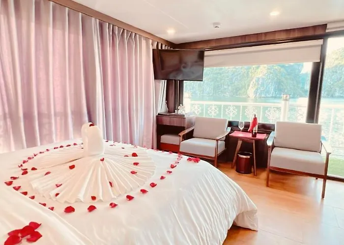  Unicharm Cruise Hạ Long