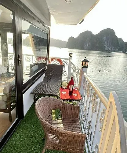 Unicharm Cruise - Hidden Route 2 Bays & Viet Village  4*