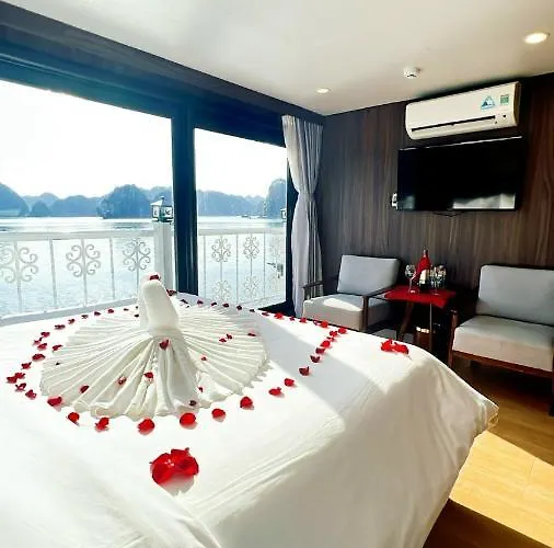  Unicharm Cruise - Hidden Route 2 Bays & Viet Village 4*