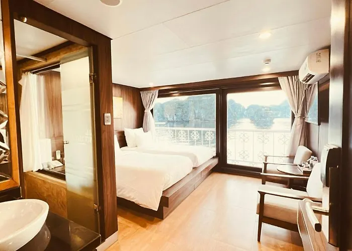 Unicharm Cruise 4* Hạ Long