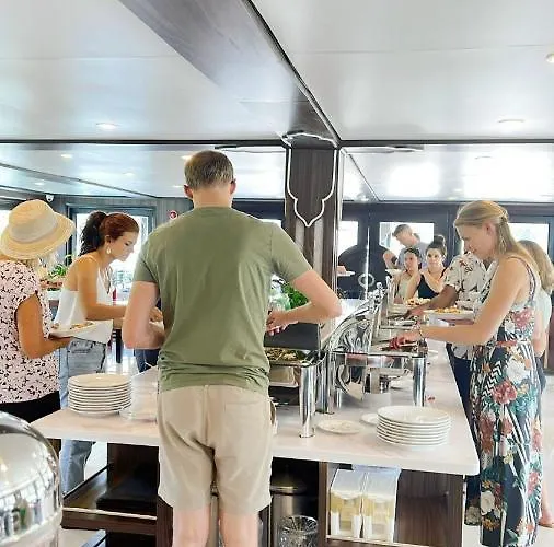 Unicharm Cruise 4*