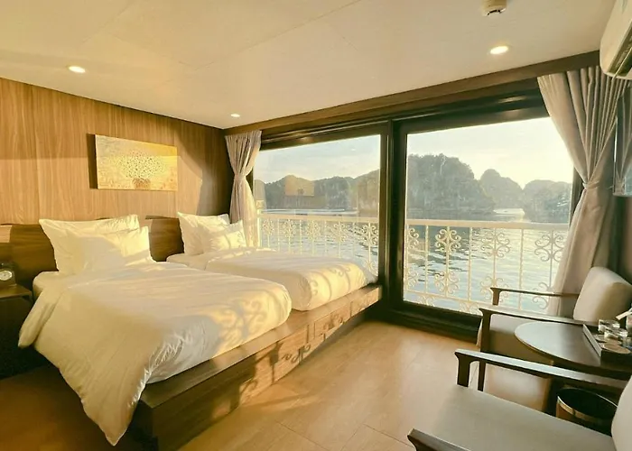 Unicharm Cruise 4* Hạ Long
