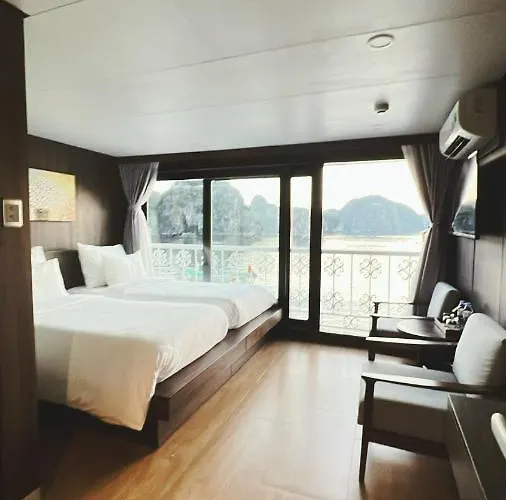  Unicharm Cruise Hạ Long