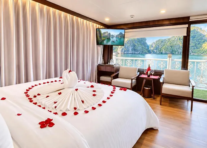 Unicharm Cruise - Hidden Route 2 Bays & Viet Village  Ha Long