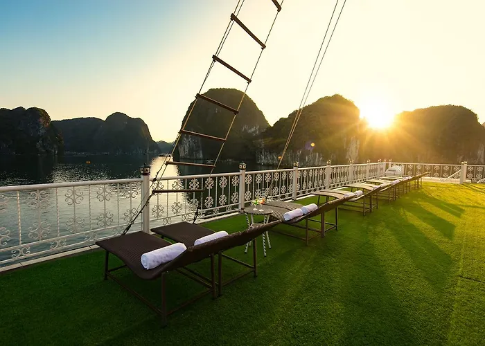 Unicharm Cruise  Hạ Long
