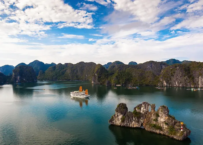 Unicharm Cruise - Hidden Route 2 Bays & Viet Village 4* Ha Long