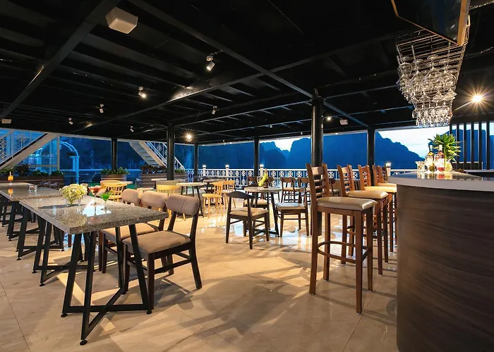 Unicharm Cruise  Hạ Long