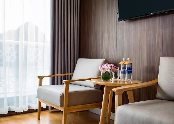  Unicharm Cruise Hạ Long